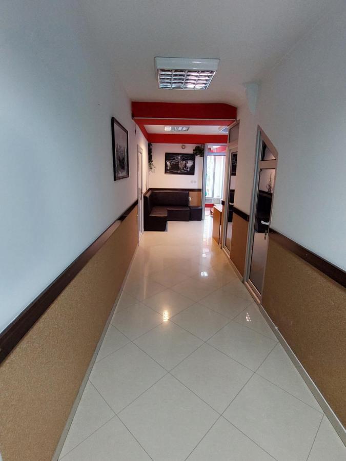 Hotel Venecia Apartments Struga Bagian luar foto