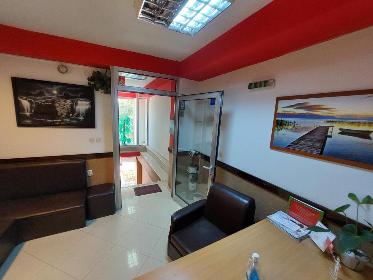 Hotel Venecia Apartments Struga Bagian luar foto