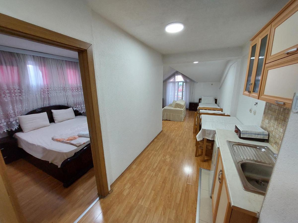 Hotel Venecia Apartments Struga Bagian luar foto