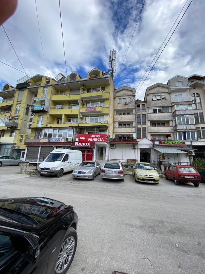 Hotel Venecia Apartments Struga Bagian luar foto