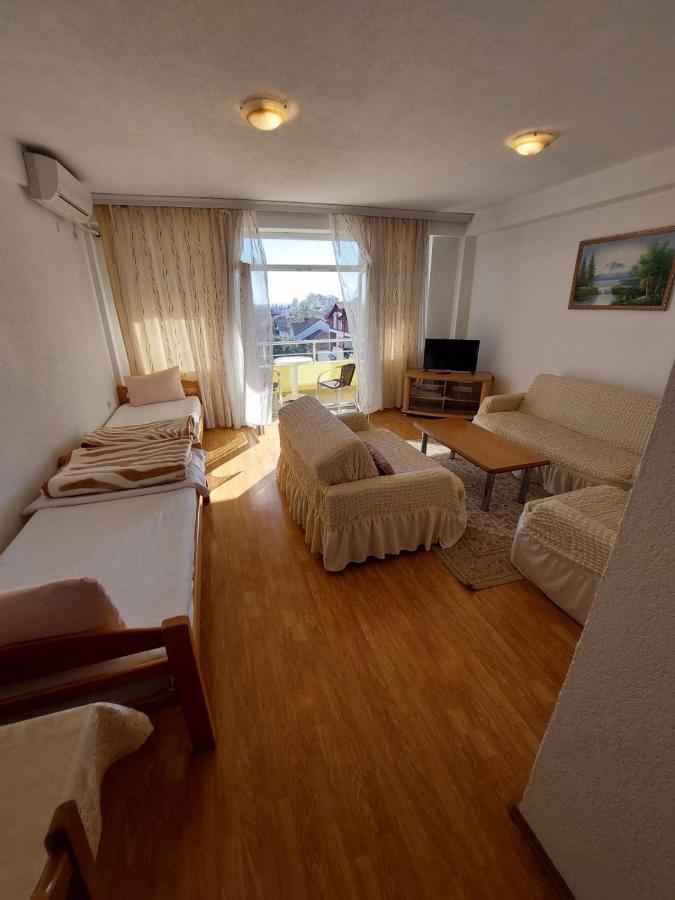 Hotel Venecia Apartments Struga Bagian luar foto