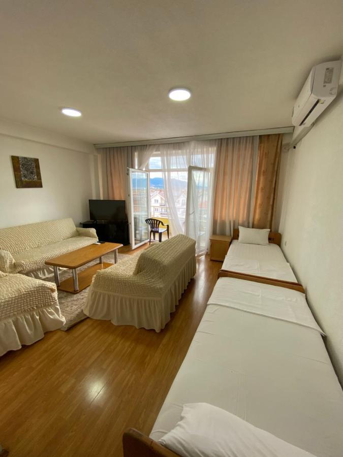 Hotel Venecia Apartments Struga Bagian luar foto