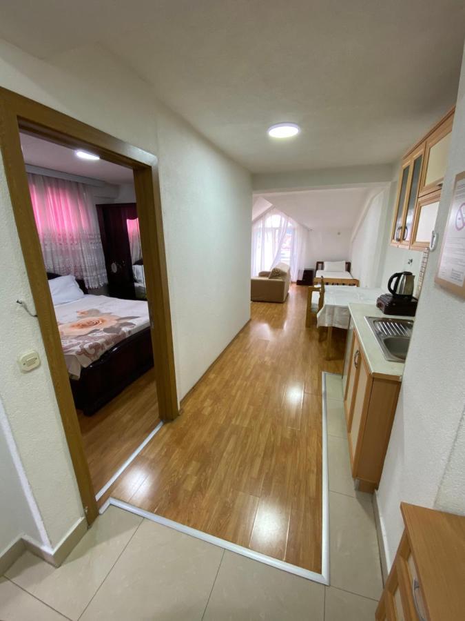 Hotel Venecia Apartments Struga Bagian luar foto