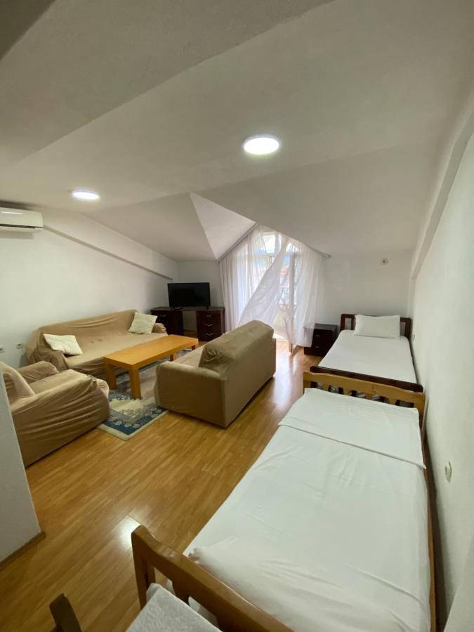 Hotel Venecia Apartments Struga Bagian luar foto