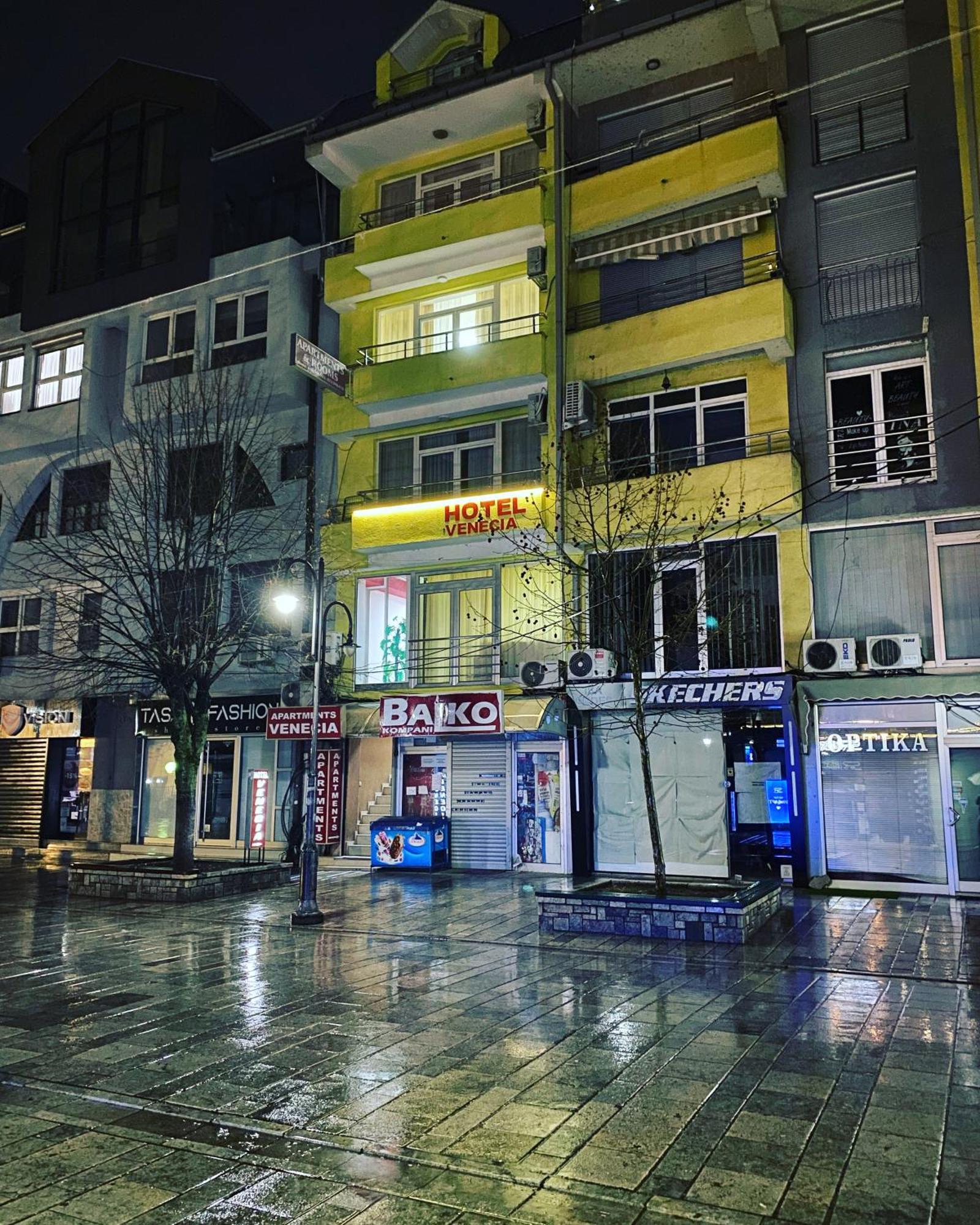 Hotel Venecia Apartments Struga Bagian luar foto