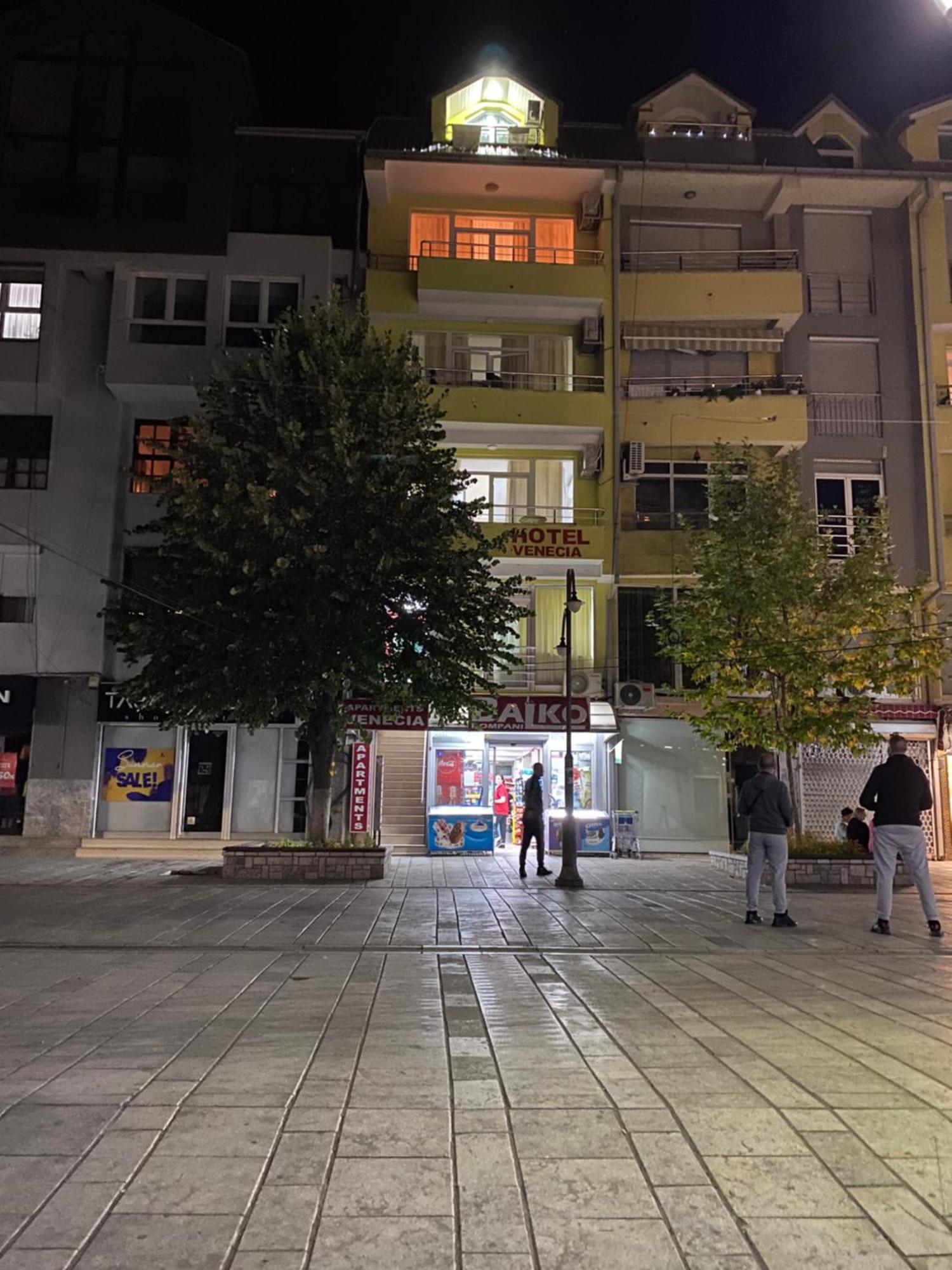 Hotel Venecia Apartments Struga Bagian luar foto