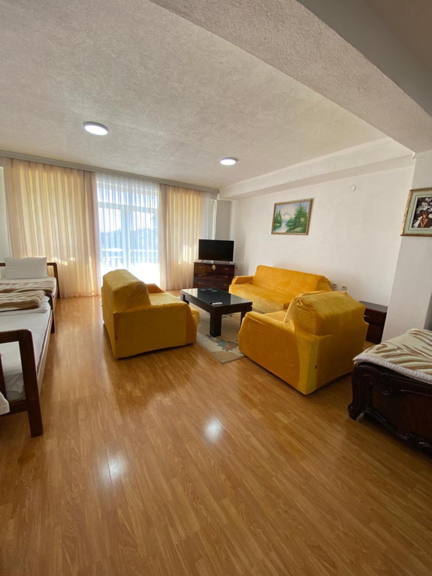 Hotel Venecia Apartments Struga Bagian luar foto