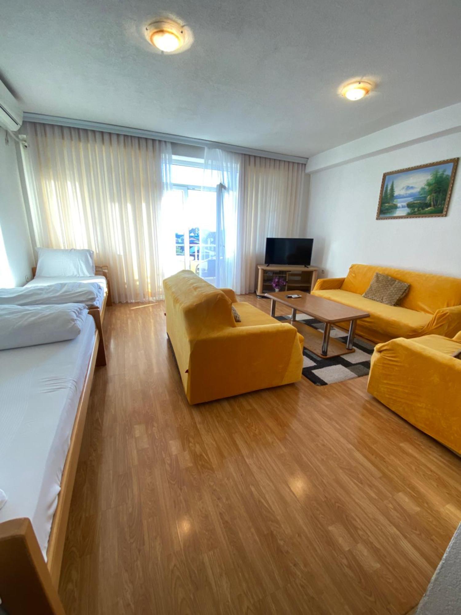 Hotel Venecia Apartments Struga Bagian luar foto