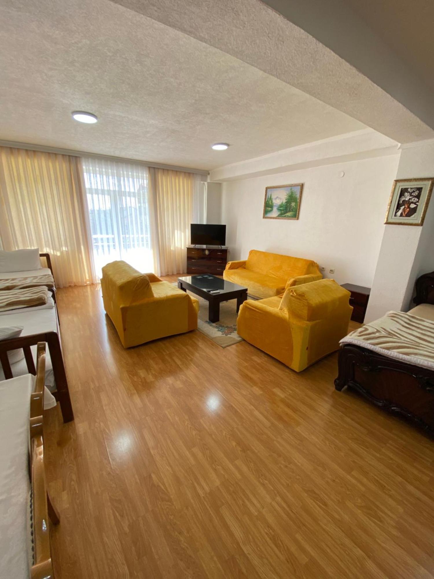 Hotel Venecia Apartments Struga Bagian luar foto