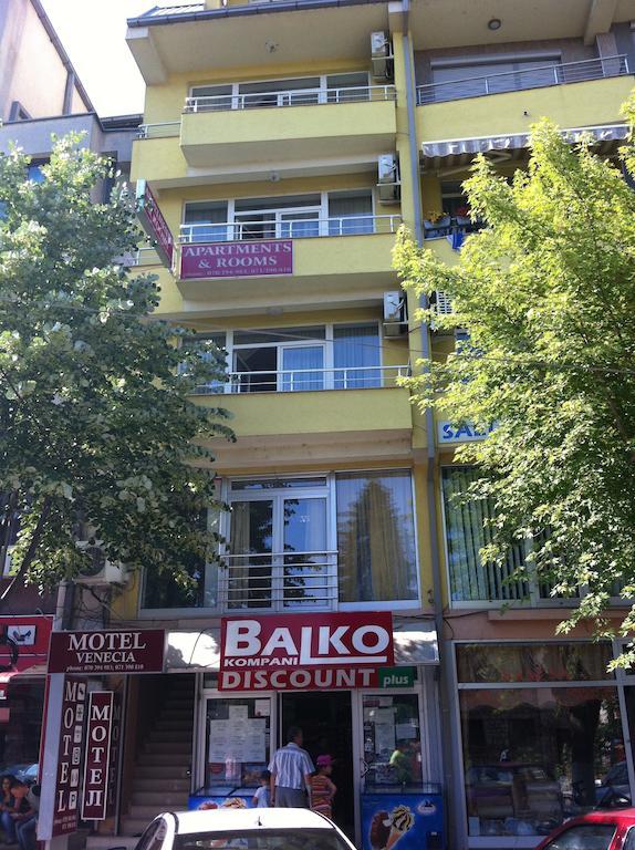 Hotel Venecia Apartments Struga Bagian luar foto